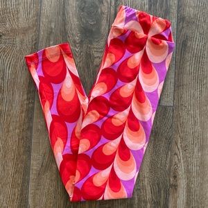 VALENTINE’S LULAROE LEGGINGS